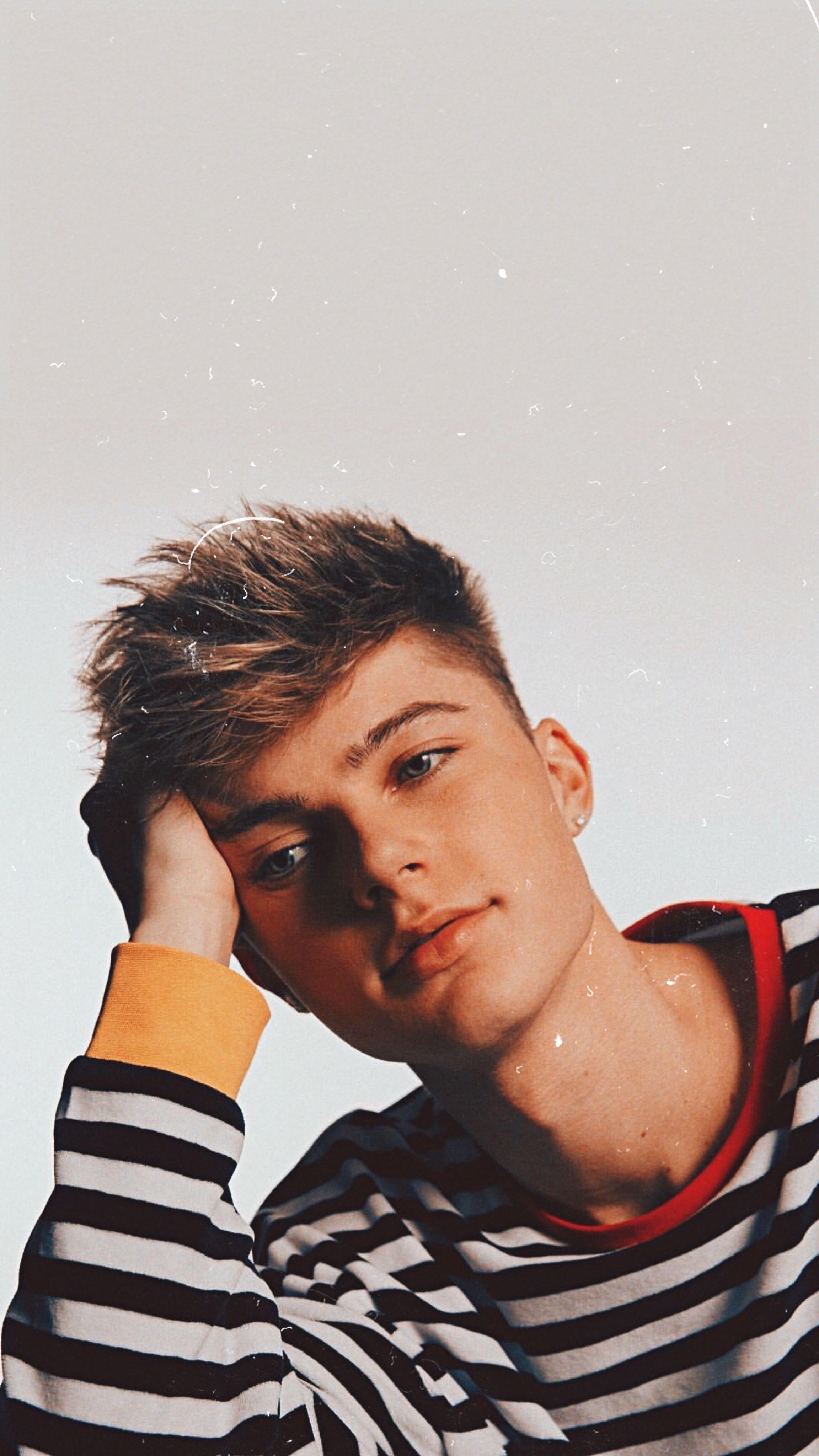 2304x4096 hrvy lockscreen