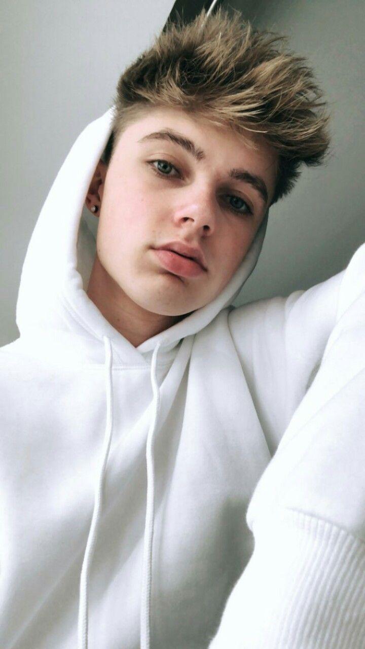 720x1280 Cute Guy Wallpaper