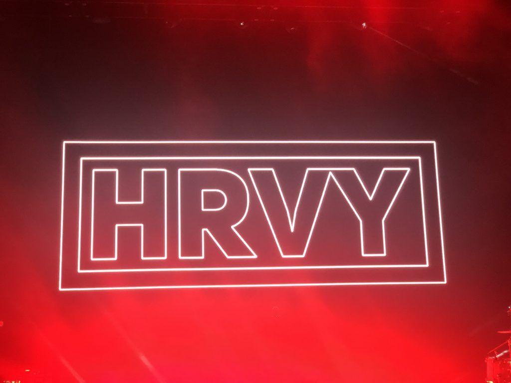 1024x768 Review: HRVY Christmas Show
