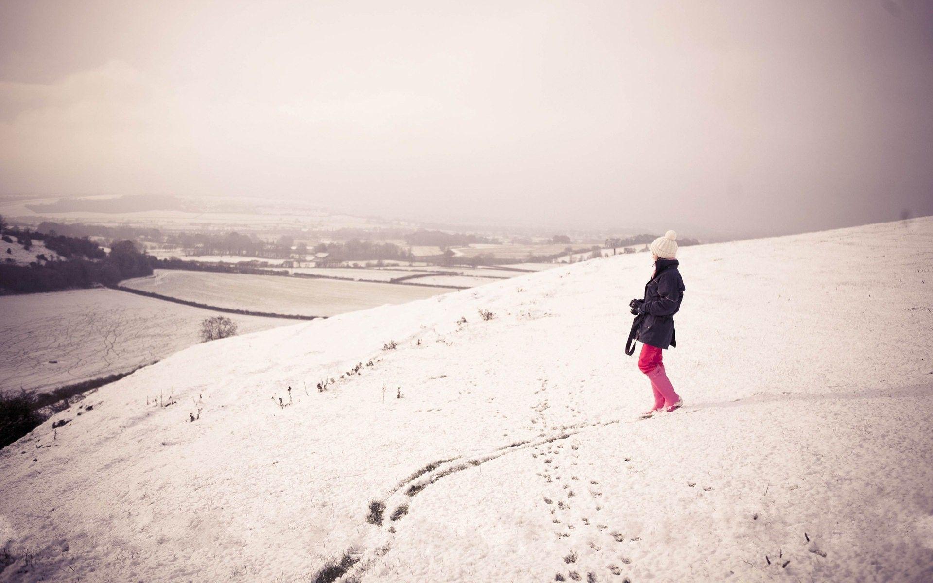 1920x1200 A Girl in Winter Season Wallpaper