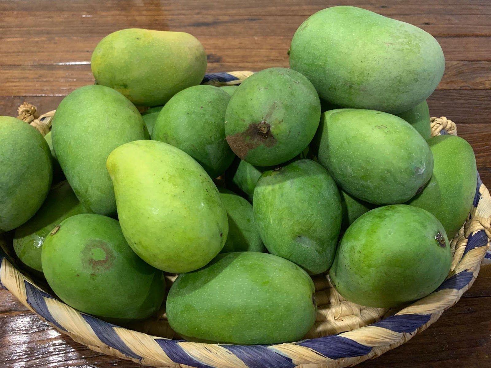 1600x1200 David and Andrea Cross: The Mango Tree