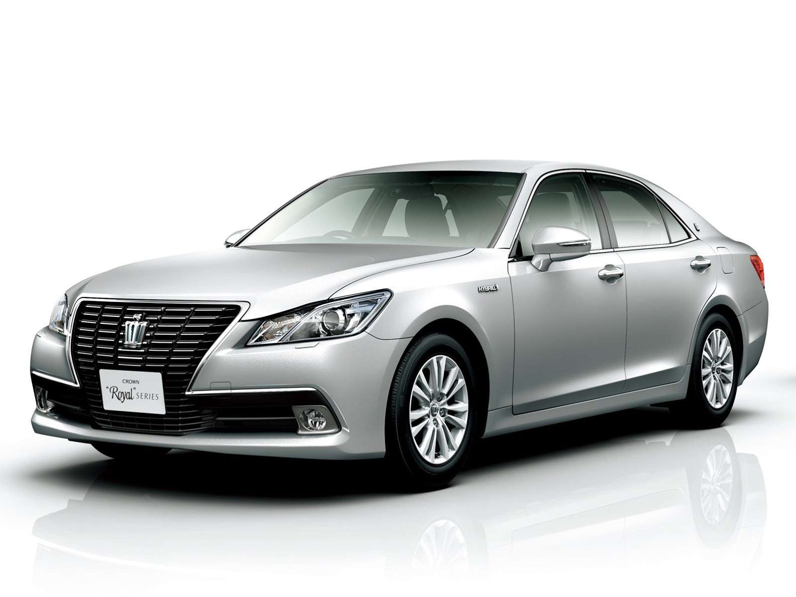 1600x1200 Toyota Crown Series 2013 Wallpaper