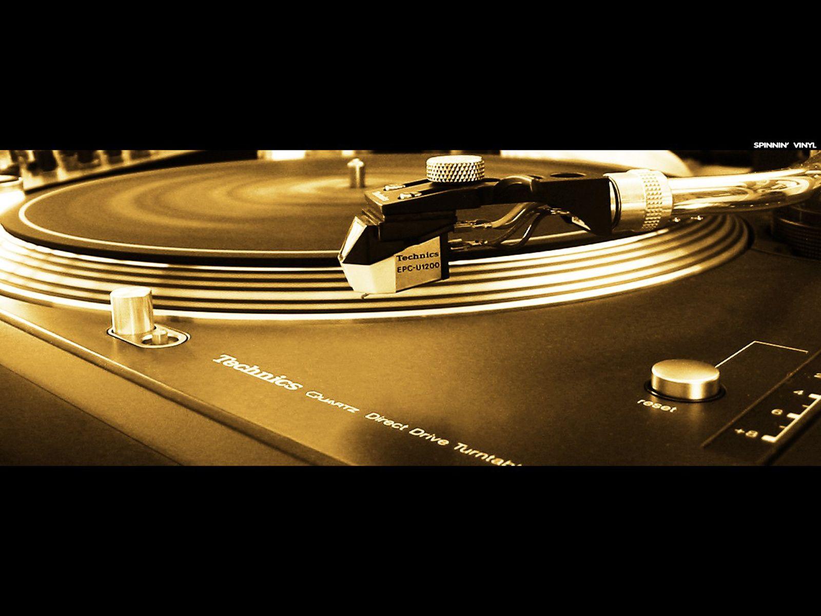 1600x1200 Turntables Wallpaper. Turntables Wallpaper, Vinyl Scratch Turntables Wallpaper and Turntables with Black Background