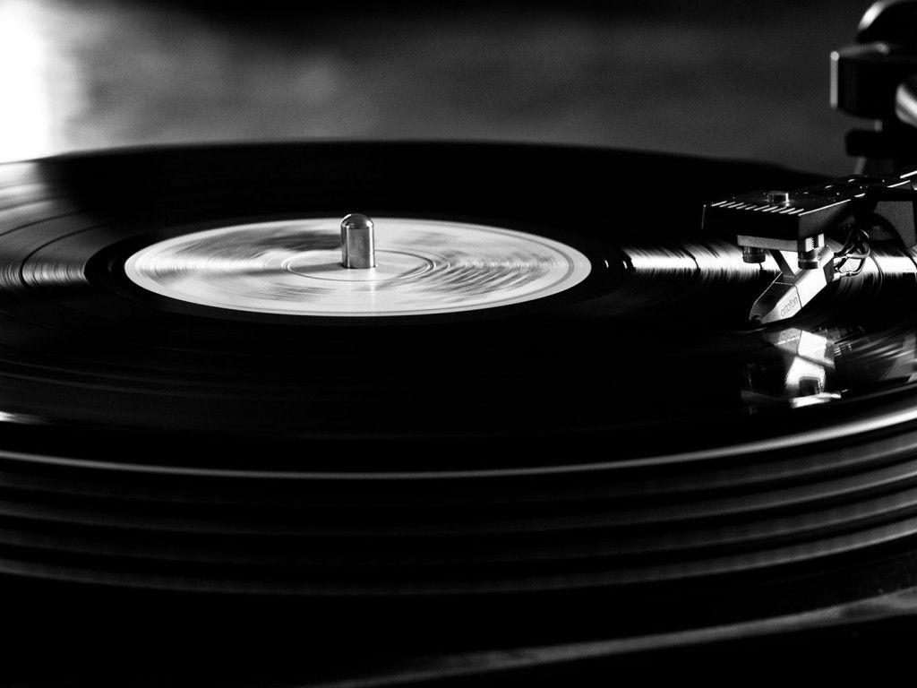 1024x768 Record Player Wallpaper HD