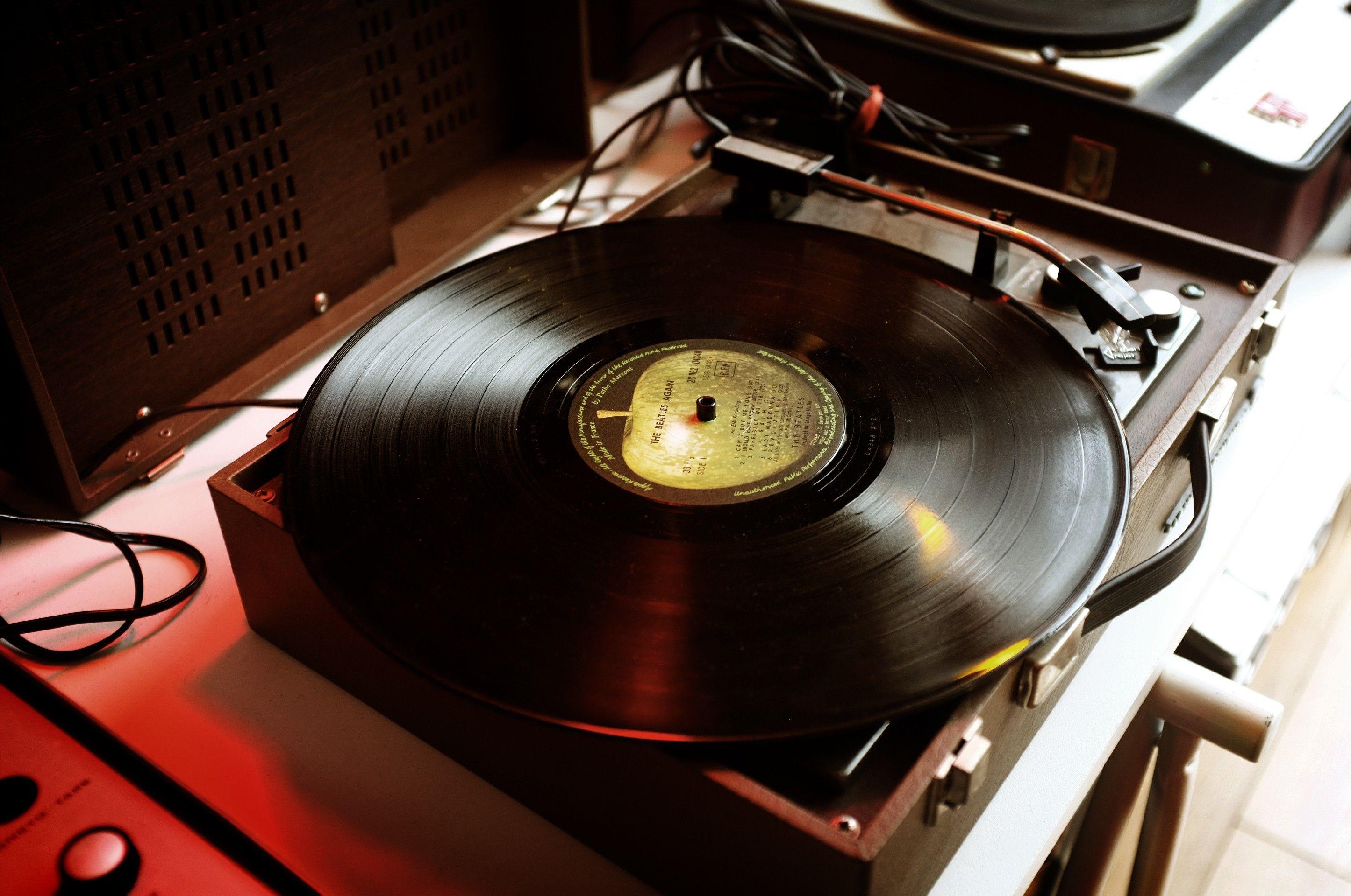 2891x1920 Wallpaper download music, vinyl, record, player, records resolution 2891x1920