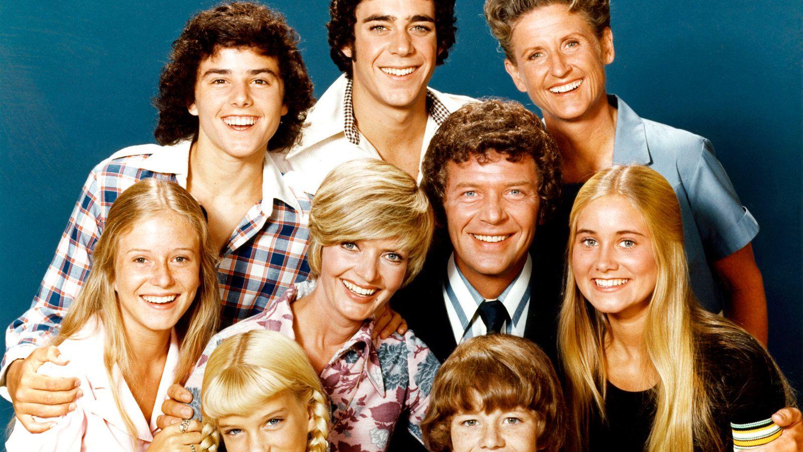 1600x900 Florence Henderson, Upbeat Mom of 'The Brady Bunch, ' Dies
