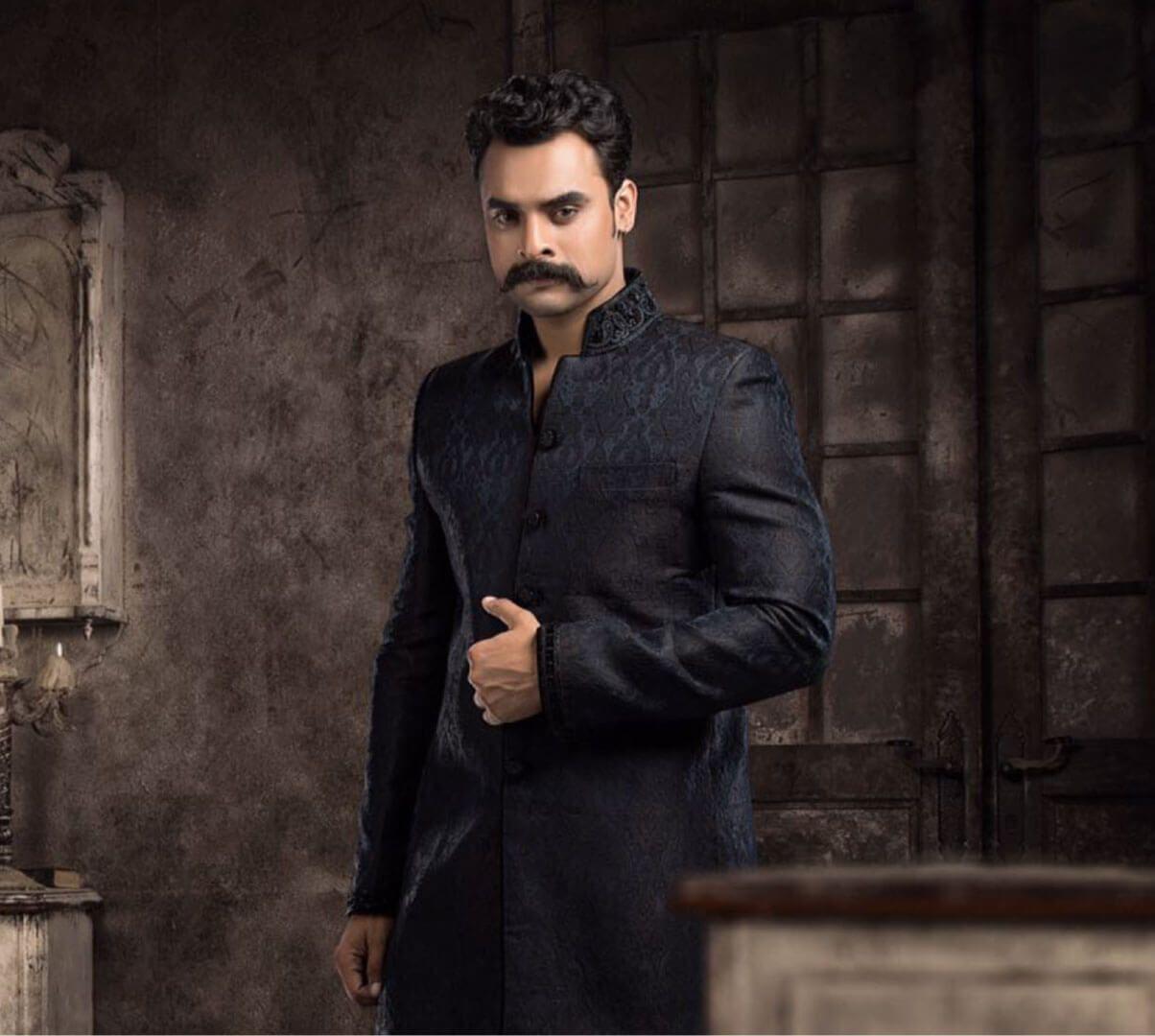 1204x1080 Tovino Thomas HD Desktop Wallpaper