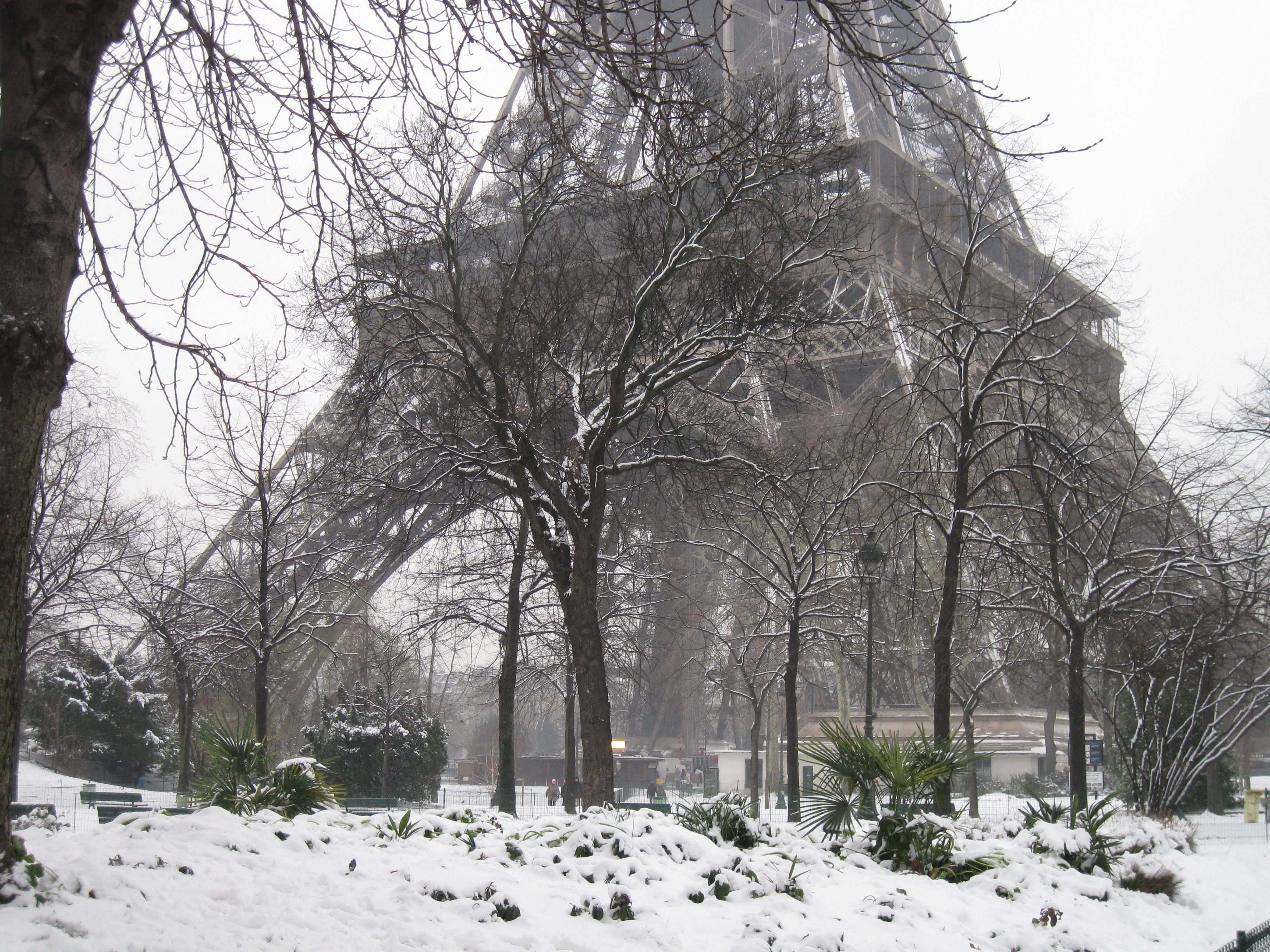 3648x2736 snow. paris (im)perfect
