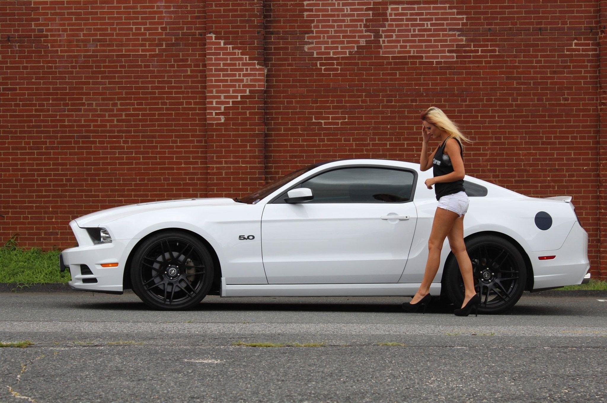 2048x1360 Ford Mustang Wallpaper with Girls