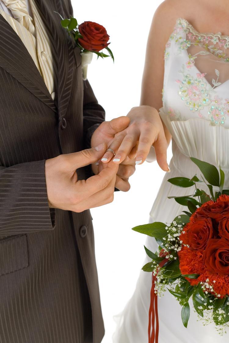 750x1124 Untying the Knot: Canadians Duped