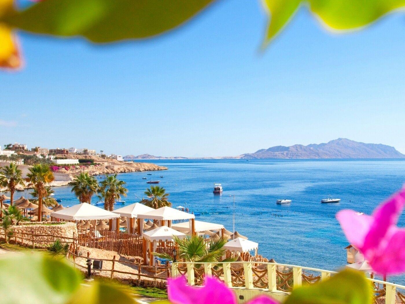 1400x1050 Beautiful landscape from Egypt beach Resort