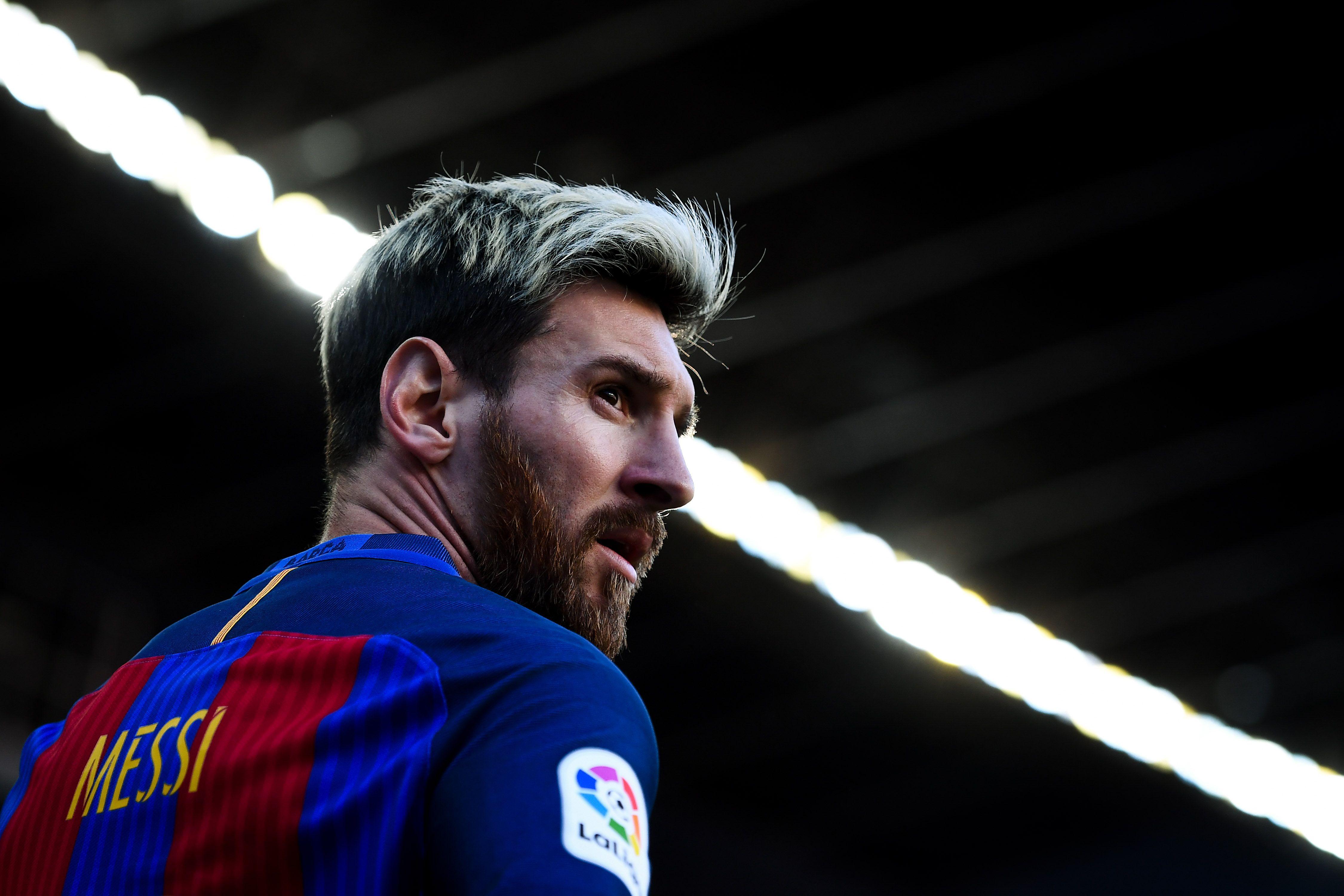 Với những tấm hình nền 4K Ultra HD của Messi, bạn sẽ được trải nghiệm một không gian sống tuyệt đẹp và đầy cảm hứng với siêu sao bóng đá nổi tiếng nhất thế giới này.