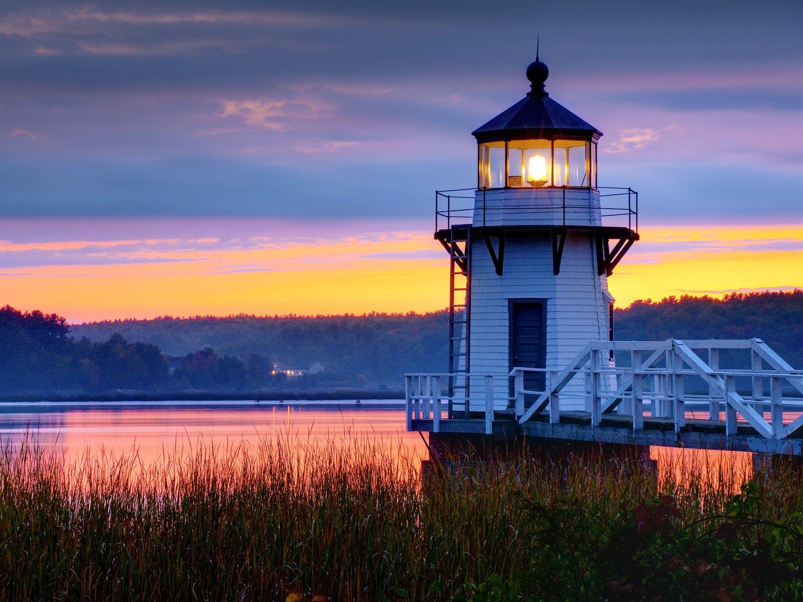 1600x1200 Lighthouse Picture Computer Wallpaper, Desktop Background.65 KB
