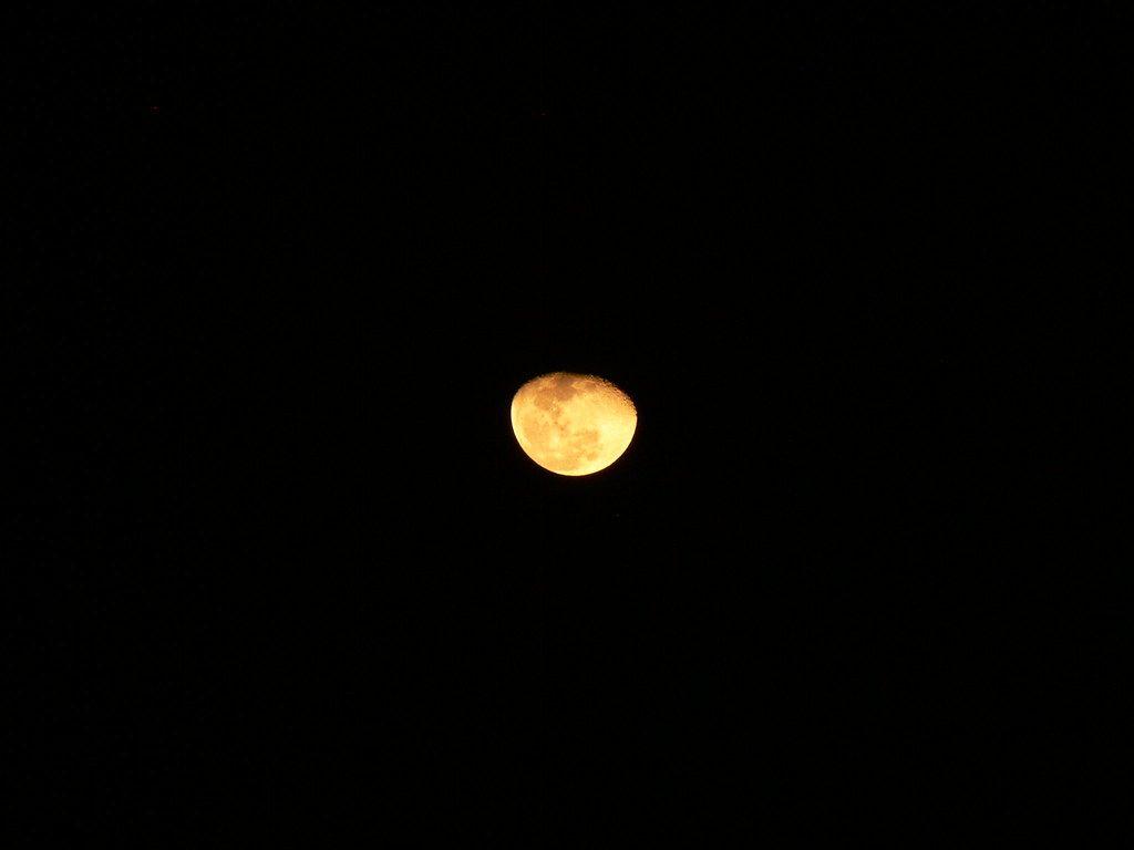 1024x768 YELLOW MOON Y RED STARS. Josè Guillermo Briseño Morales