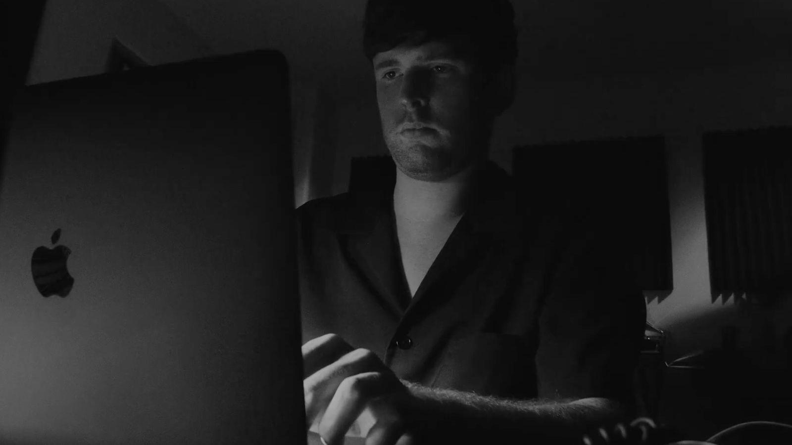 1600x900 Apple Shares New 'Behind the Mac' Video Featuring James Blake