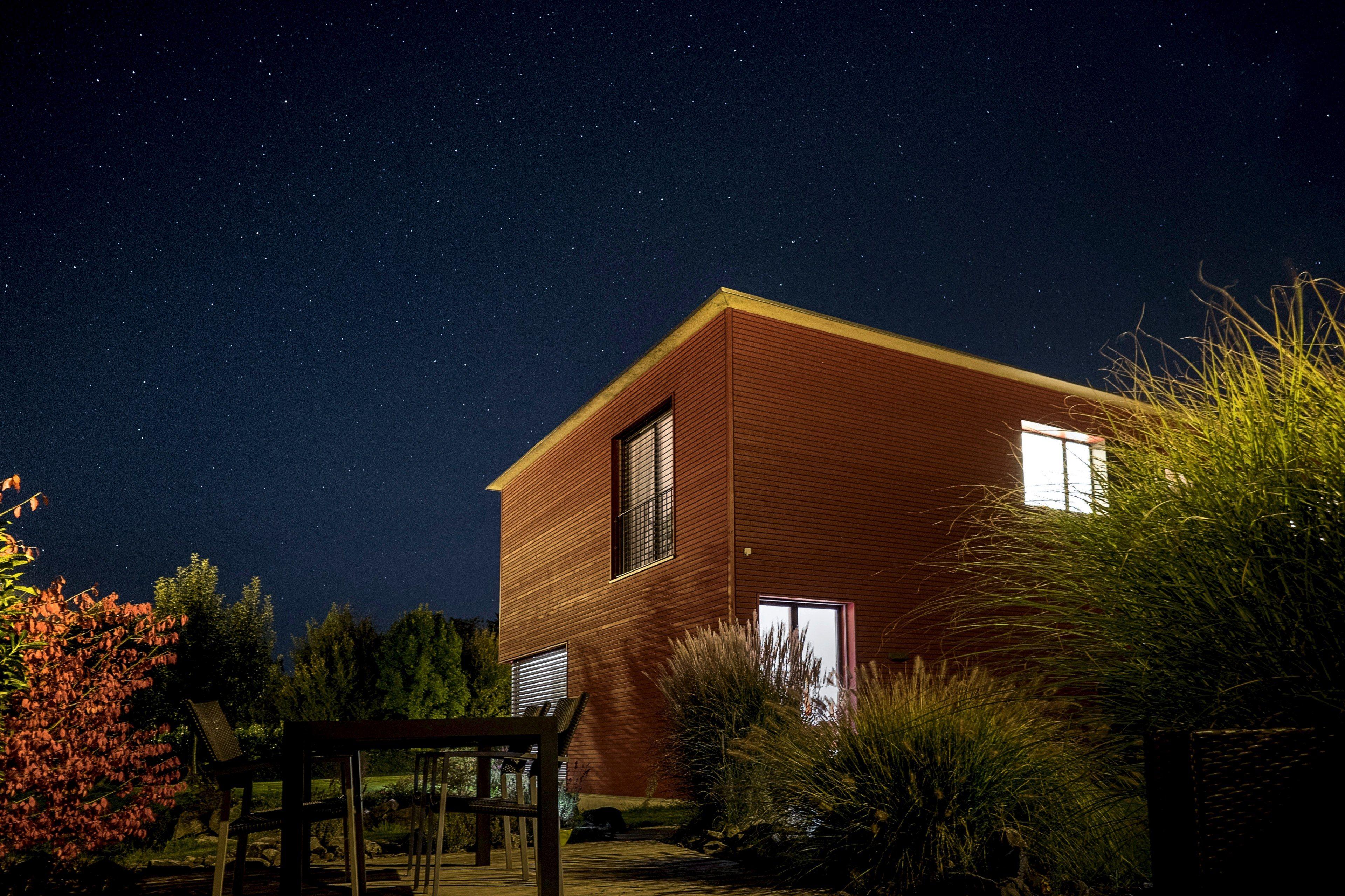 3840x2560 Wallpaper / cabin window night sky and wooden house HD 4k wallpaper