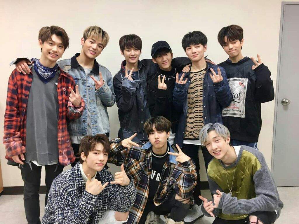 1024x768 Stray kids family photo. Stray Kids Amino