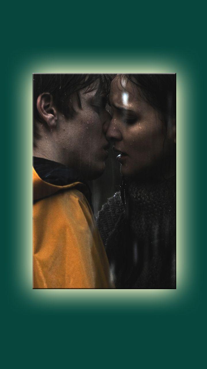 720x1280 Martha Nielsen Jonas Kahnwald Kissing Wallpaper Fisoloji