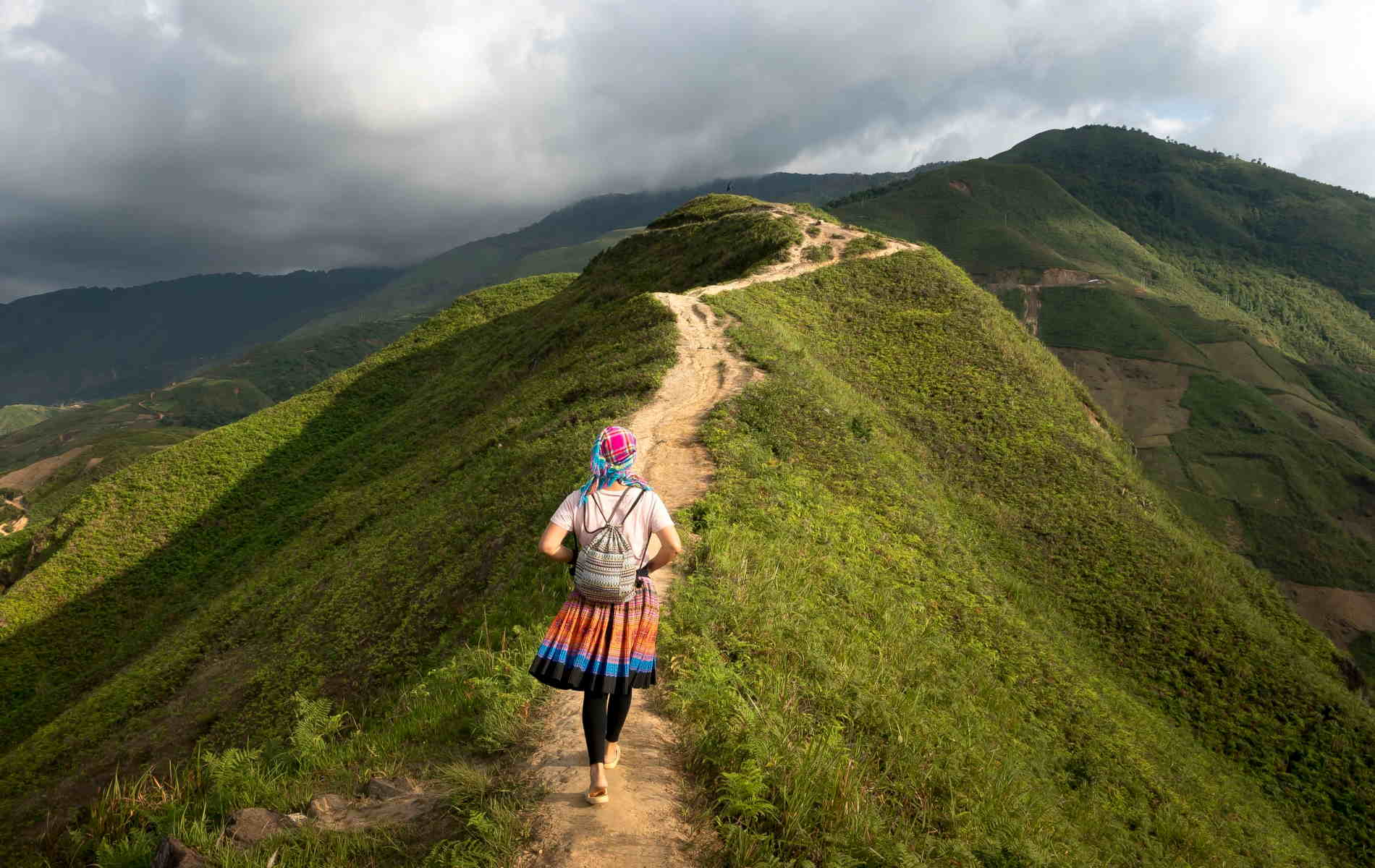 1900x1200 Picture of Woman Walking Away