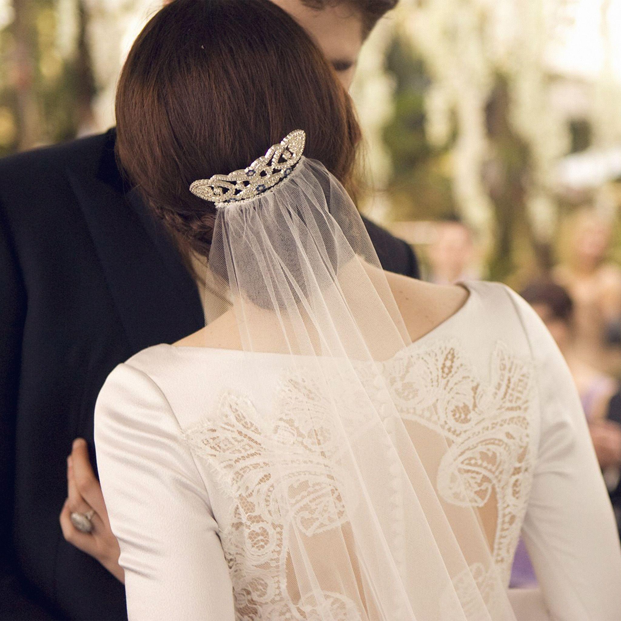 2048x2048 Girl Marriage Wedding Back Wallpaper