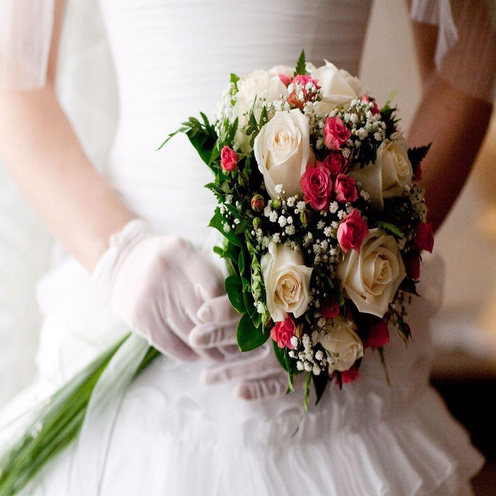 1024x1024 Bride Wedding Bouquet iPad Wallpaper Free Download