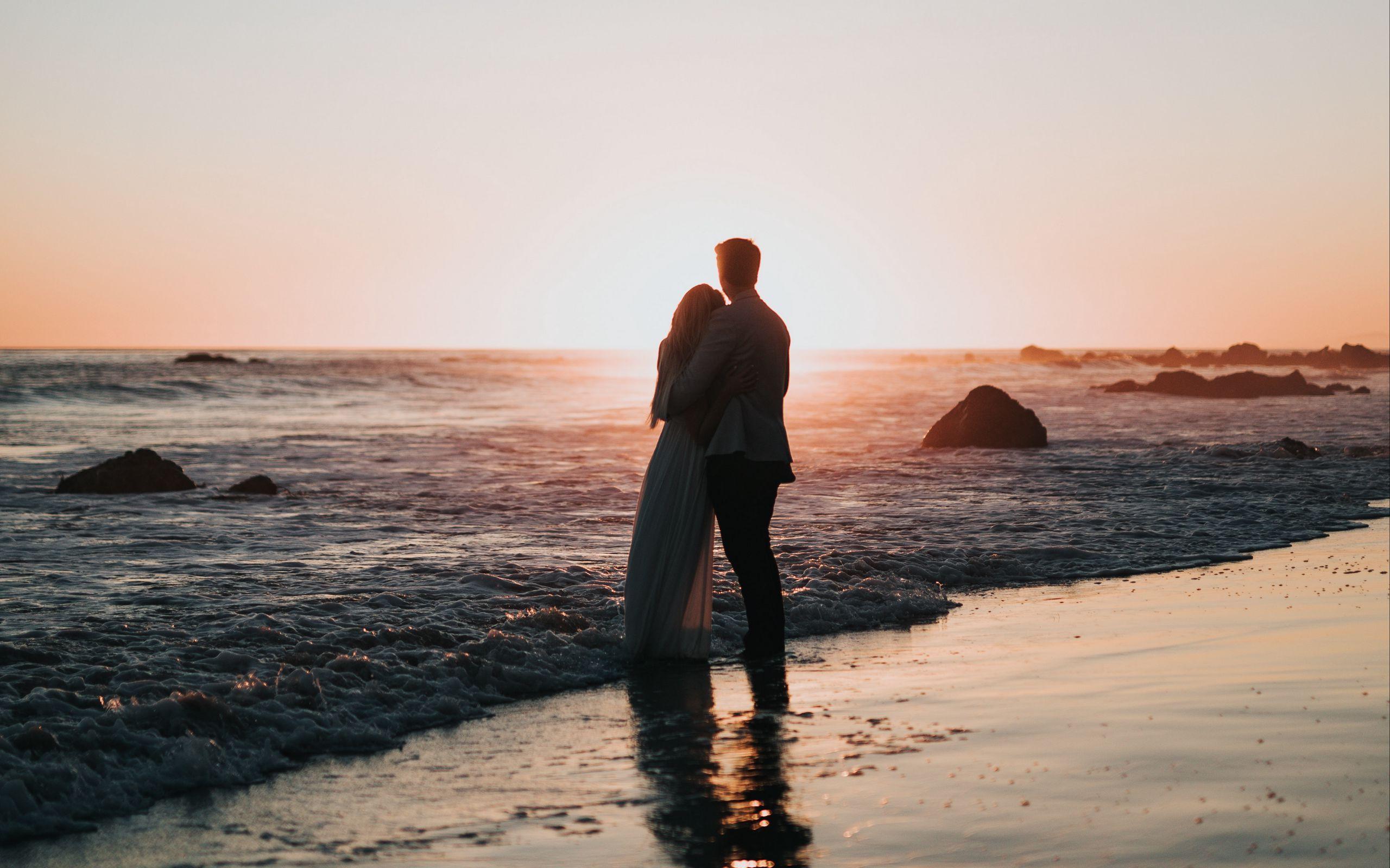 2560x1600 Download wallpaper 2560x1600 couple, beach, sunset, hugs, love widescreen 16:10 HD background