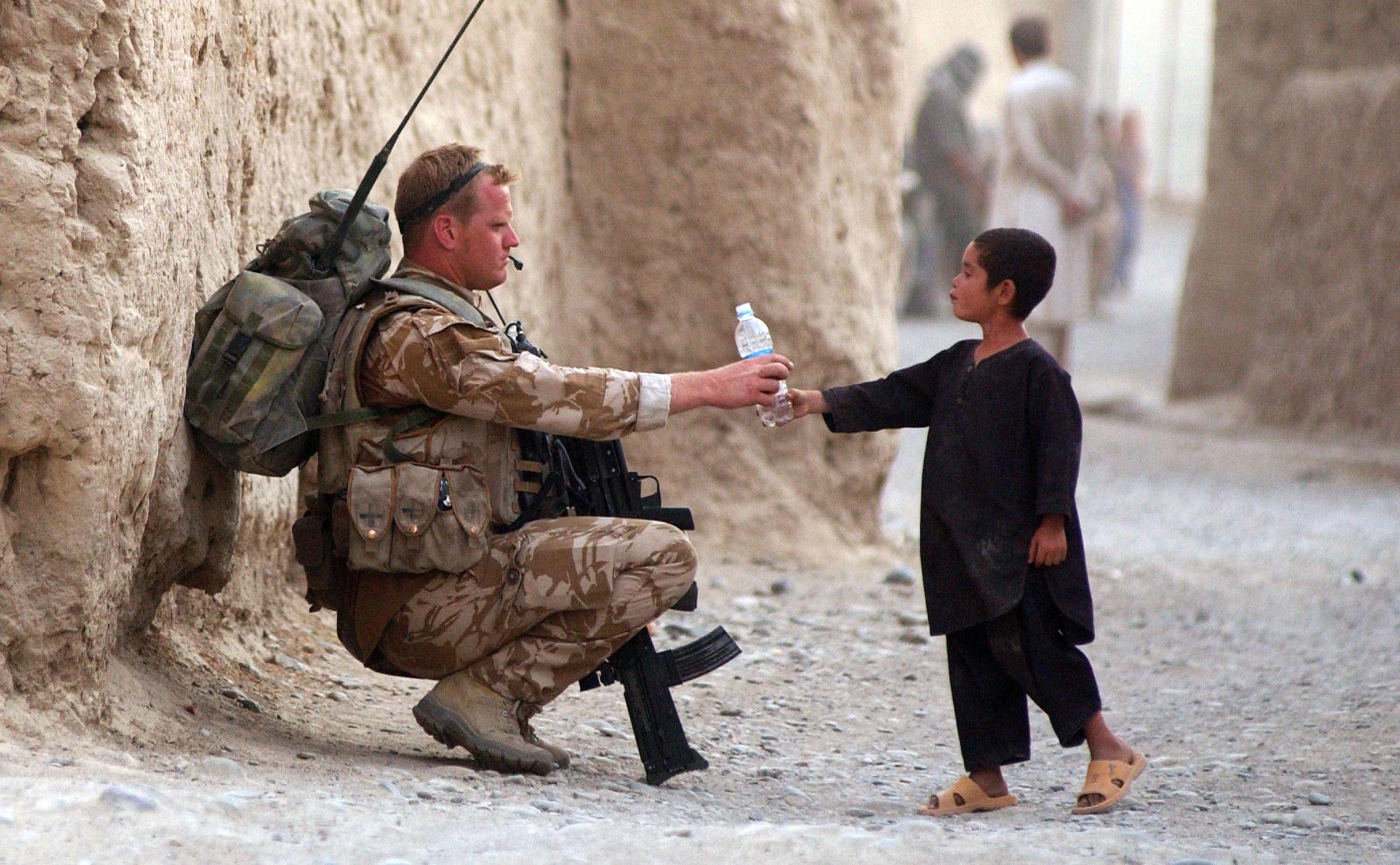 3000x1853 army, military, soldier, bottles, children wallpaper
