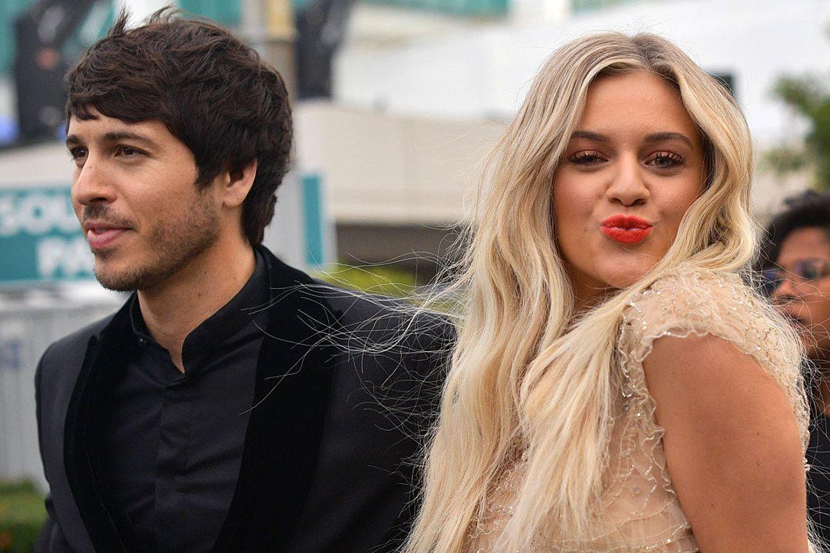 1200x800 Kelsea Ballerini Goes for Playful on the 2019 Grammys Red Carpet