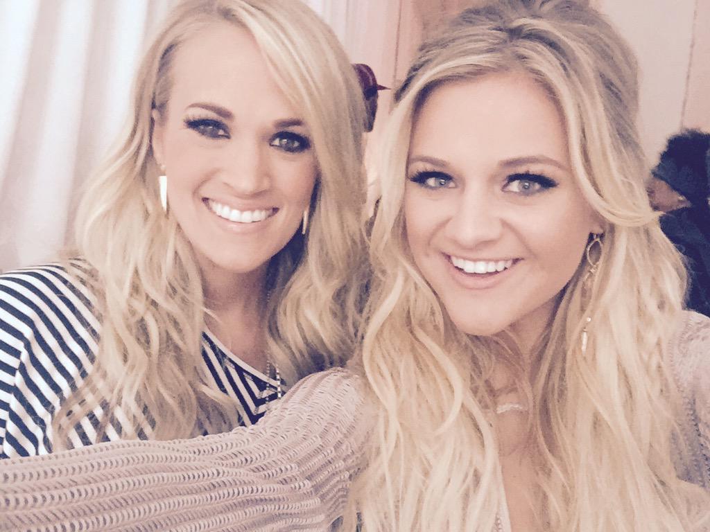 1024x768 Kelsea Ballerini seeing adorable fashion show for So cozy and trendy and lovely
