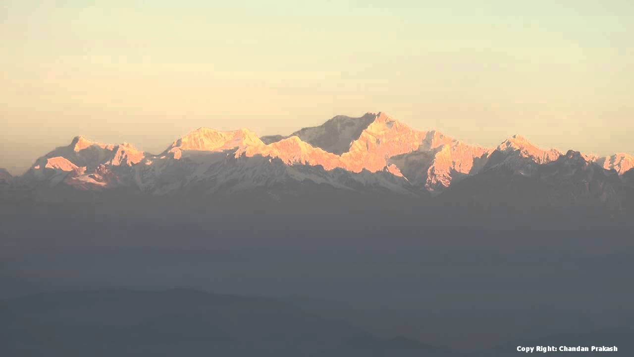 1280x720 HD Golden Sunrise on Kanchenjunga as seen from Darjeeling ( Tiger Hill )