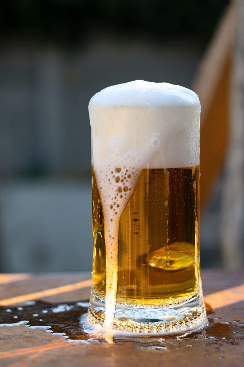 800x1200 light beer with foam