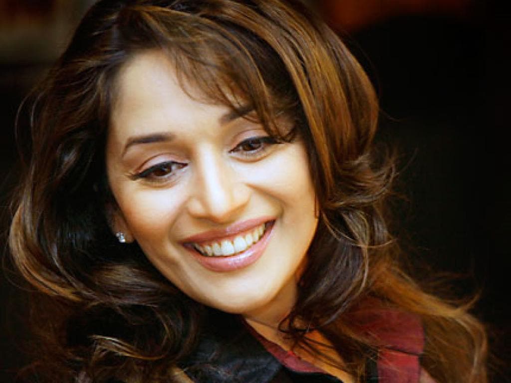 Madhuri Dixit Hd Wallpapers Top Free Madhuri Dixit Hd Backgrounds Wallpaperaccess