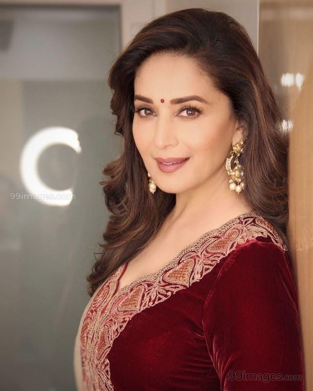 Madhuri Dixit Hd Wallpapers Top Free Madhuri Dixit Hd Backgrounds Wallpaperaccess