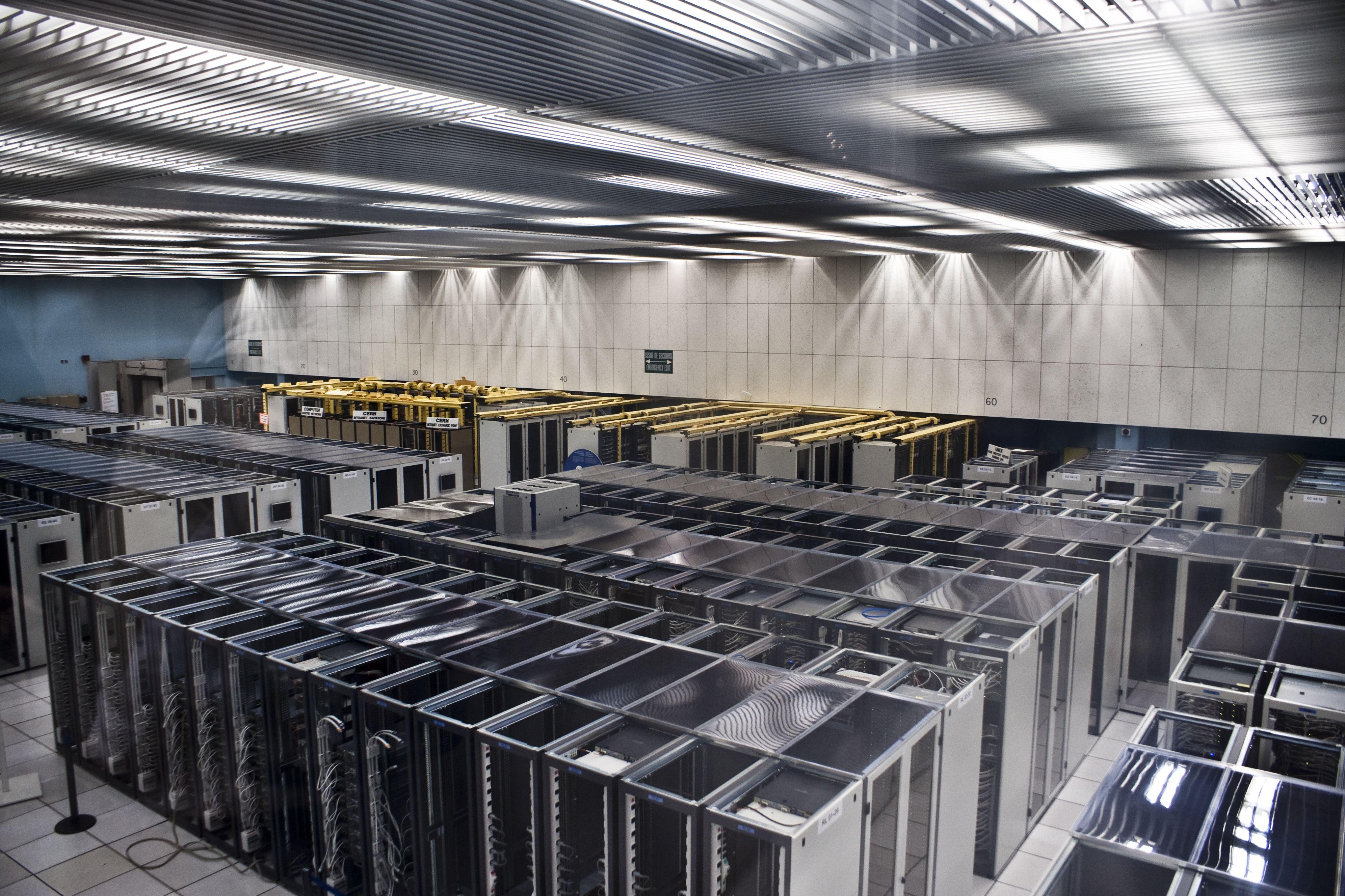3984x2656 Server room in CERN : Another Wallpaper for the Geeks