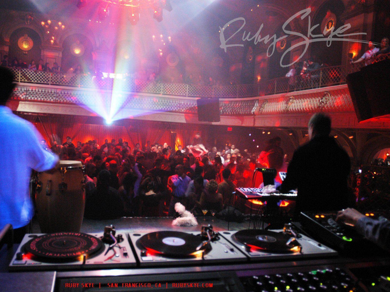 1600x1200 Night Club Wallpaper