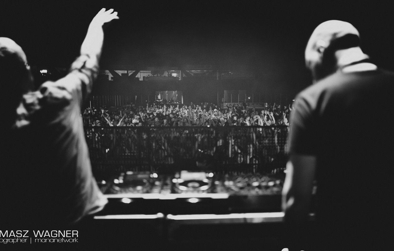1332x850 Wallpaper the crowd, club, remote, party, DJs image for desktop, section музыка