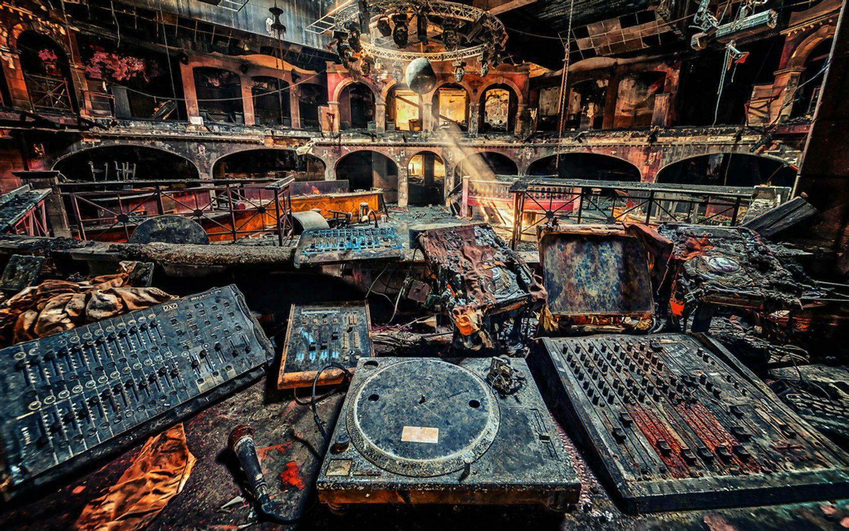 1680x1050 Abandoned Club Wallpaper