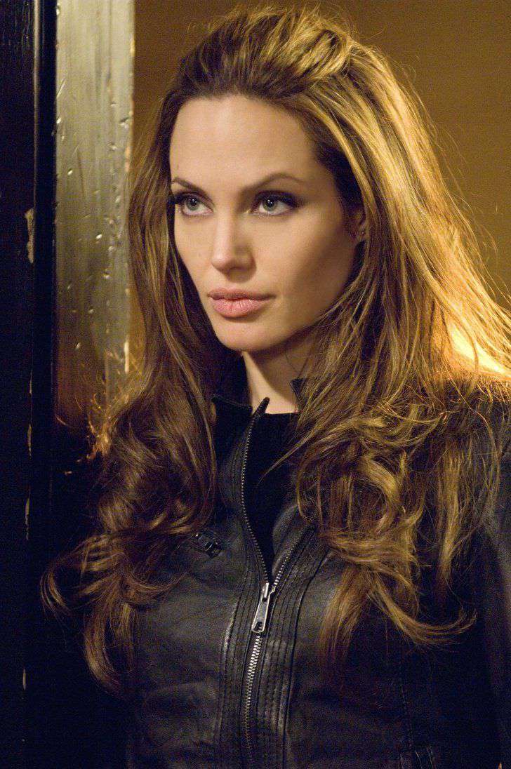 728x1096 Angelina Jolie Phone Wallpaper