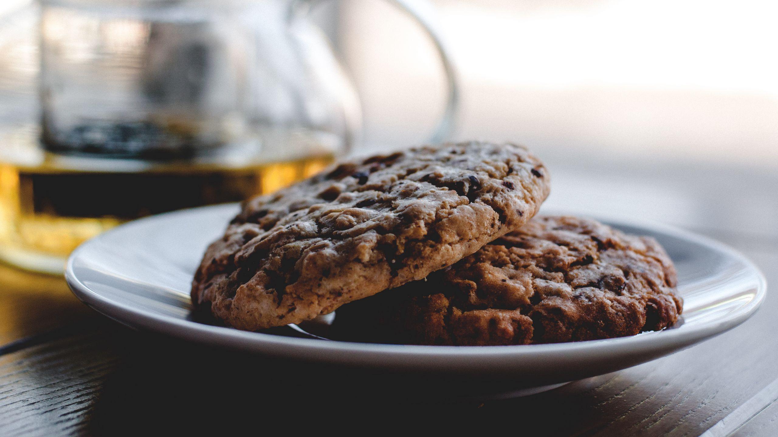 2560x1440 Download wallpaper 2560x1440 cookies, biscuits, cakes, pastries widescreen 16:9 HD background