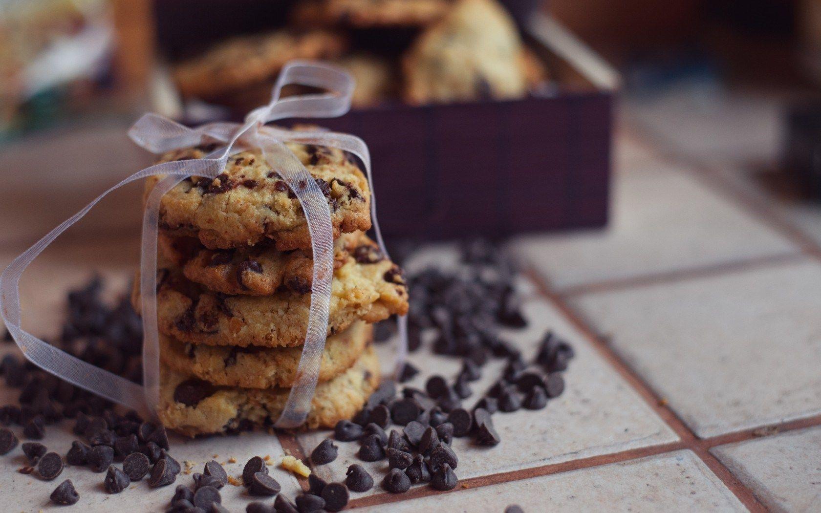 1680x1050 Cookies Chocolate Ribbon Tape Bow wallpaperx1050