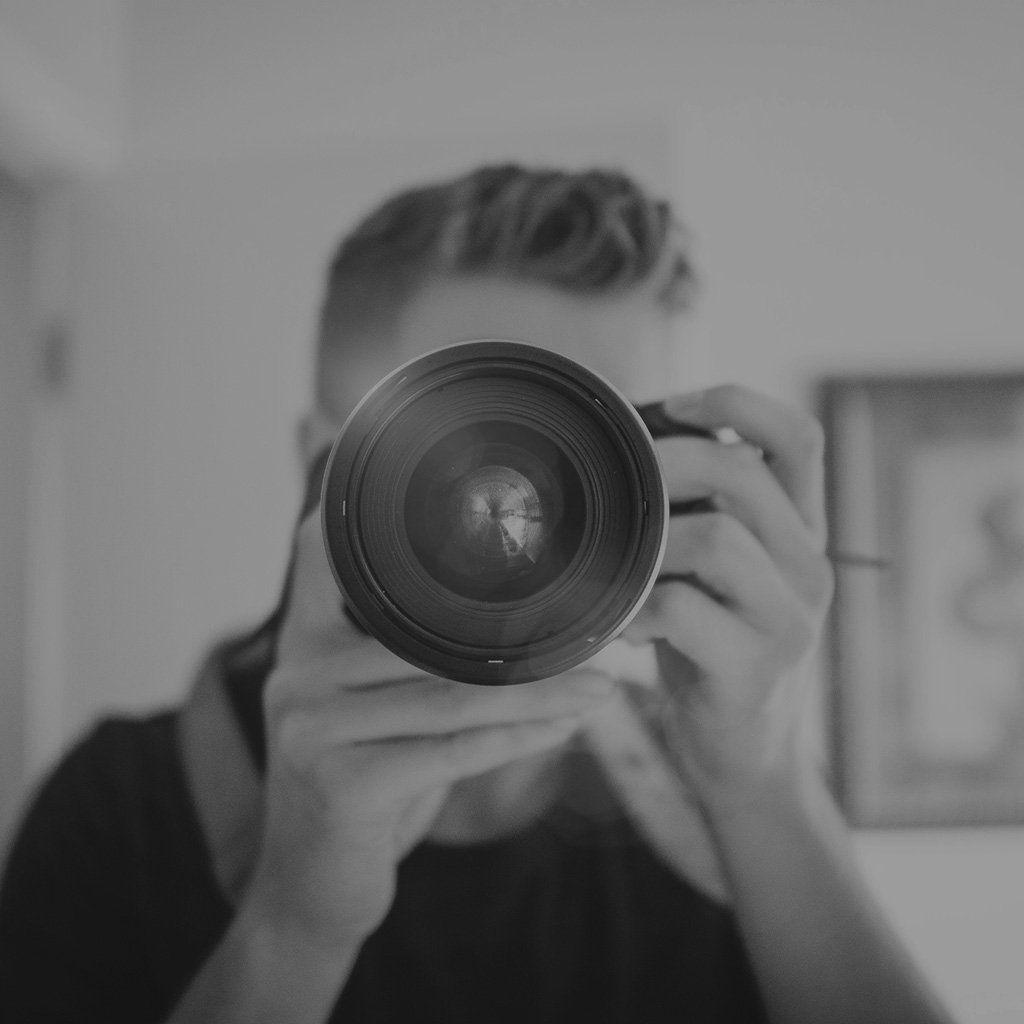 1024x1024 2LrFndy.co wallpaper eye film city life zoom bokeh flare dark bw Android, wall. Bokeh, City life, Android wallpaper
