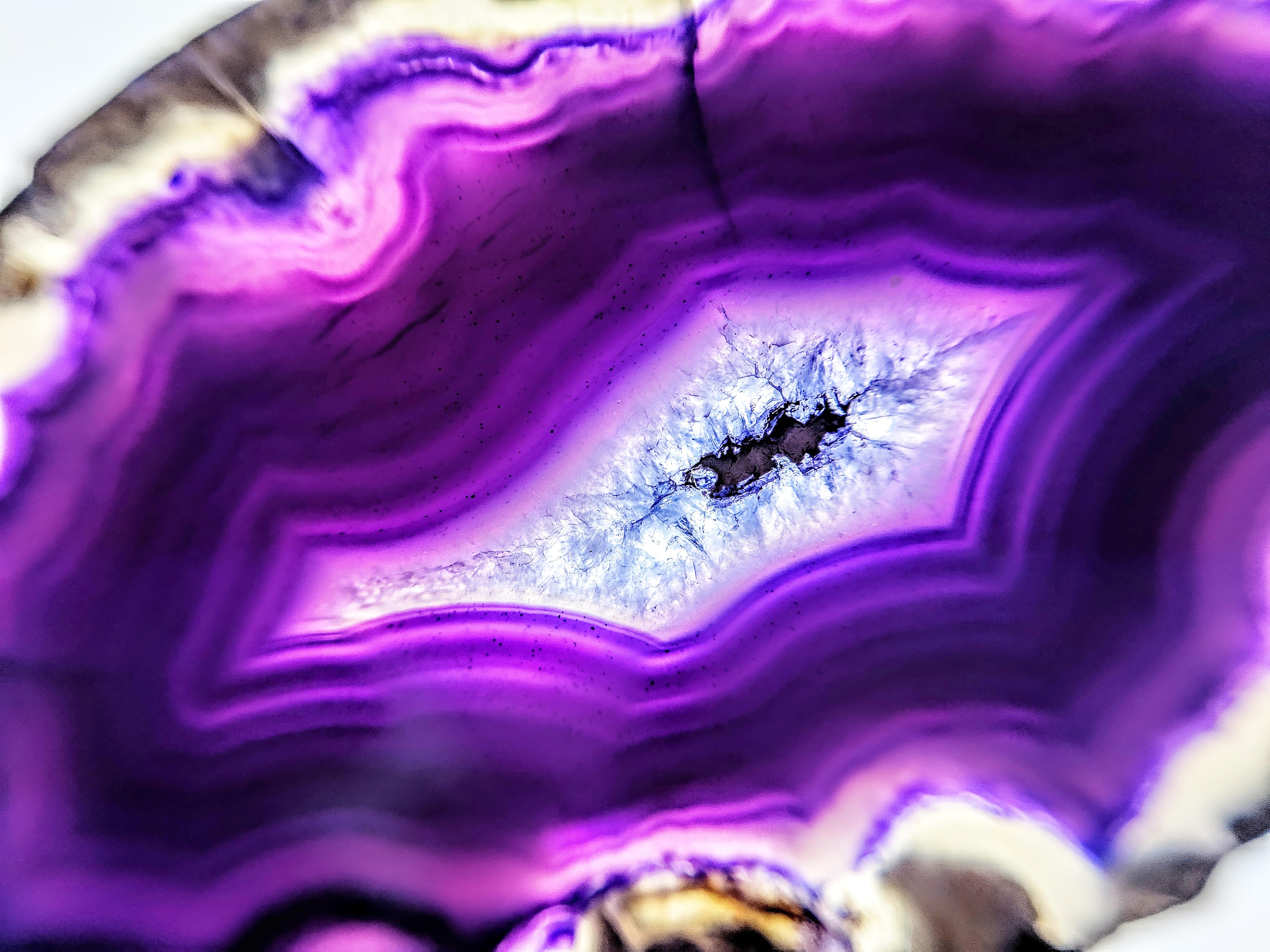 8192x6144 Geode Wallpaper