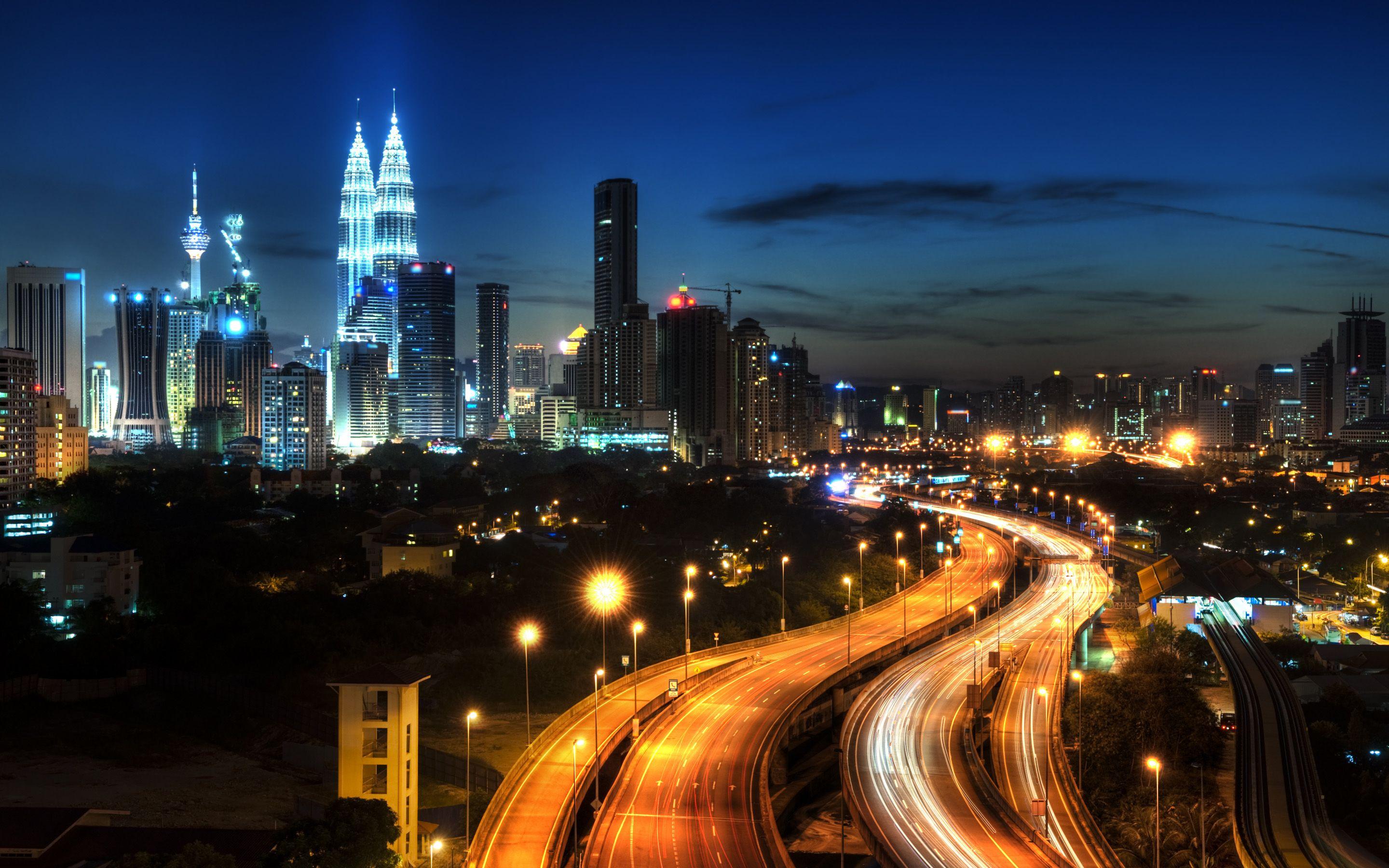 Малайзия март. Куала Лумпур 20 век. Куала-Лумпур ночью. Малайзия HDRI. Ночная Малайзия качественное фото.