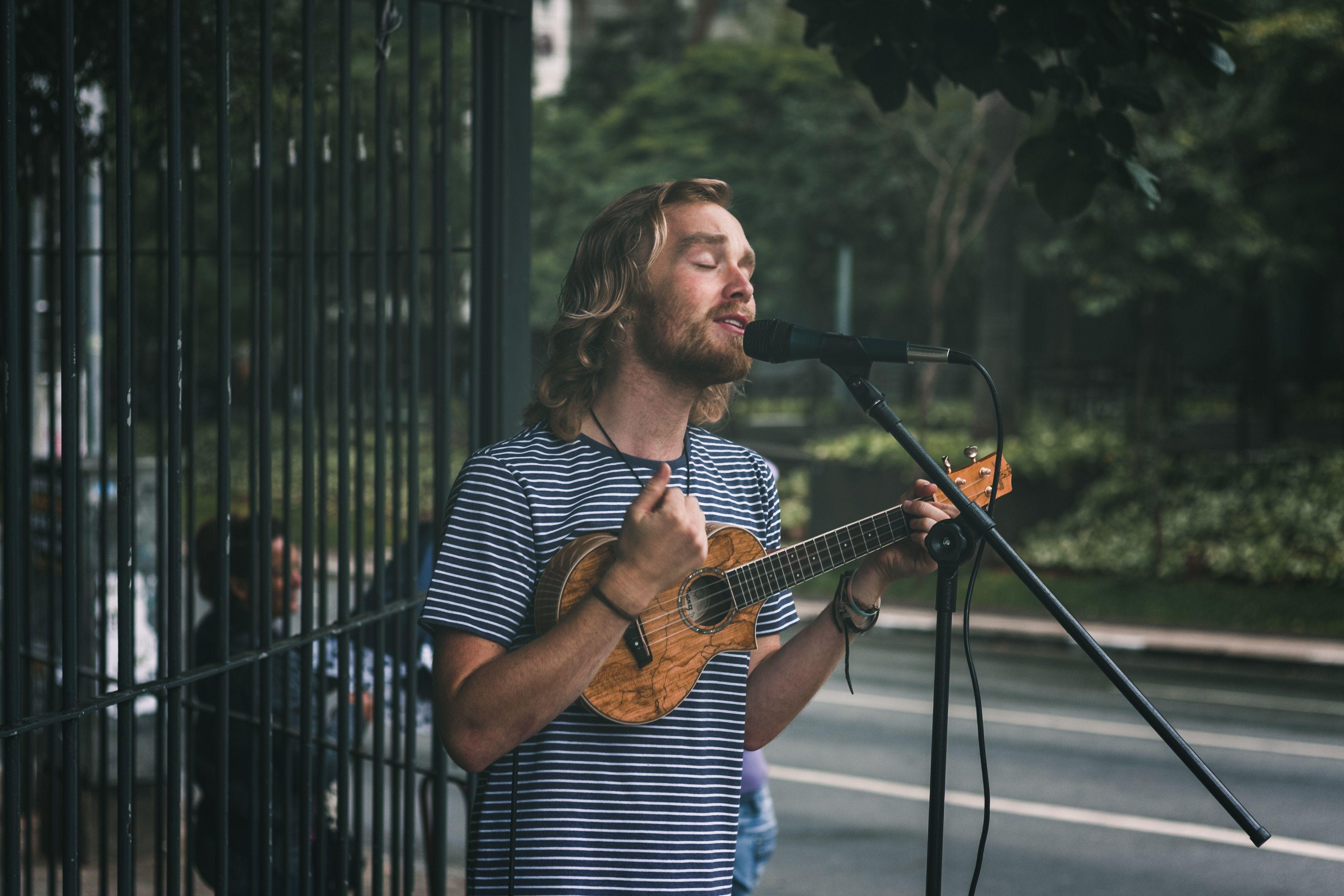3888x2592 Ukulele Wallpaper