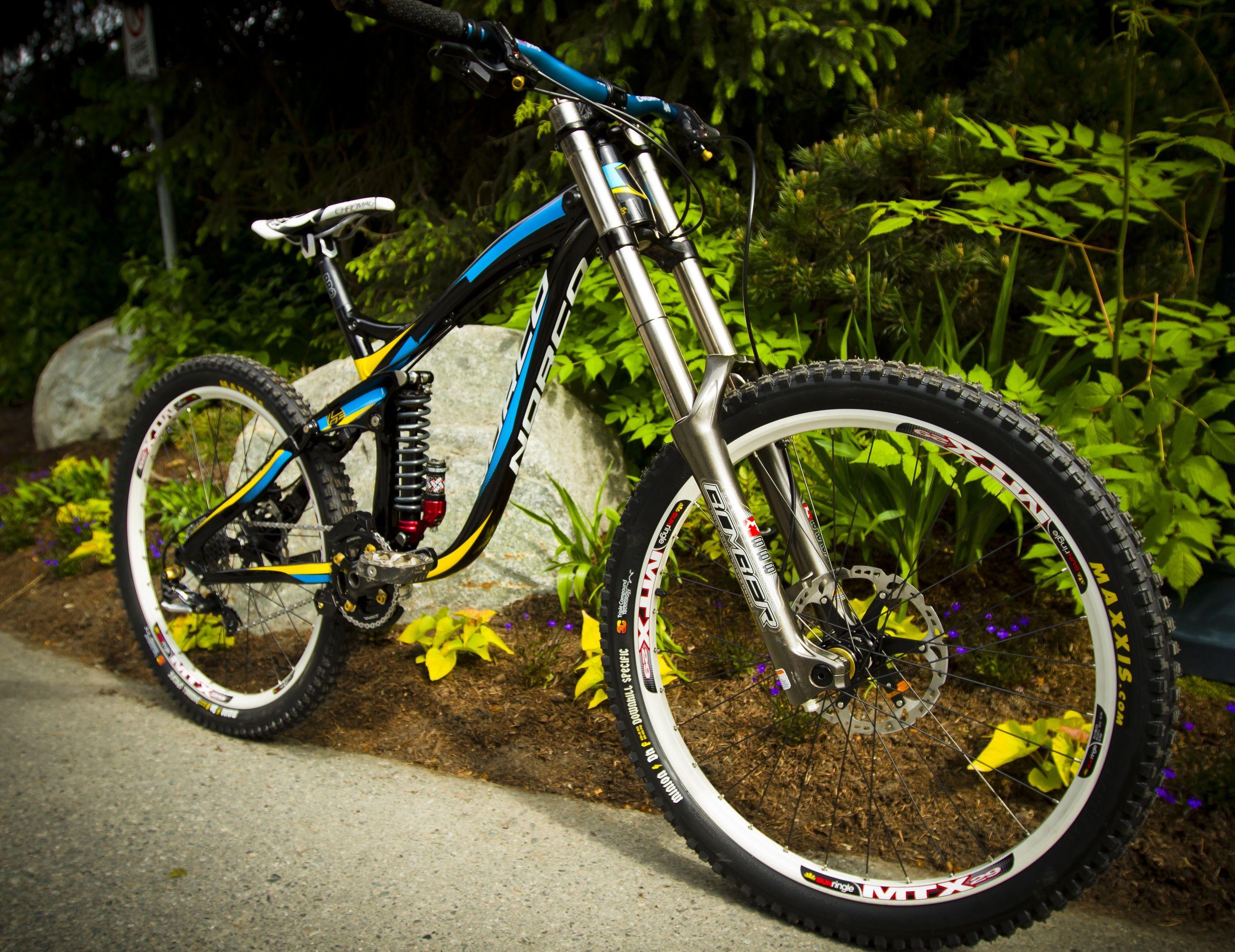 2834x2184 Cool Downhill Bike