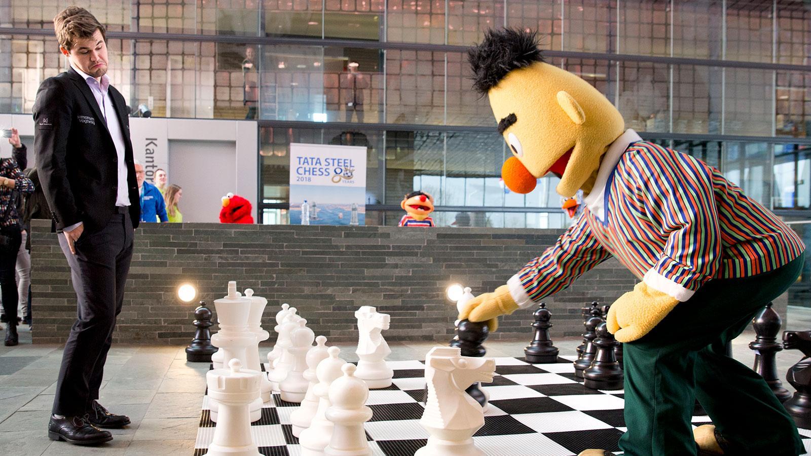 1600x900 PsBattle: World Chess Champion Magnus Carlsen plays Bert from Sesame Street