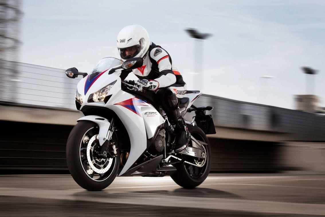 1134x756 Honda CBR1000RR Fireblade in Motion
