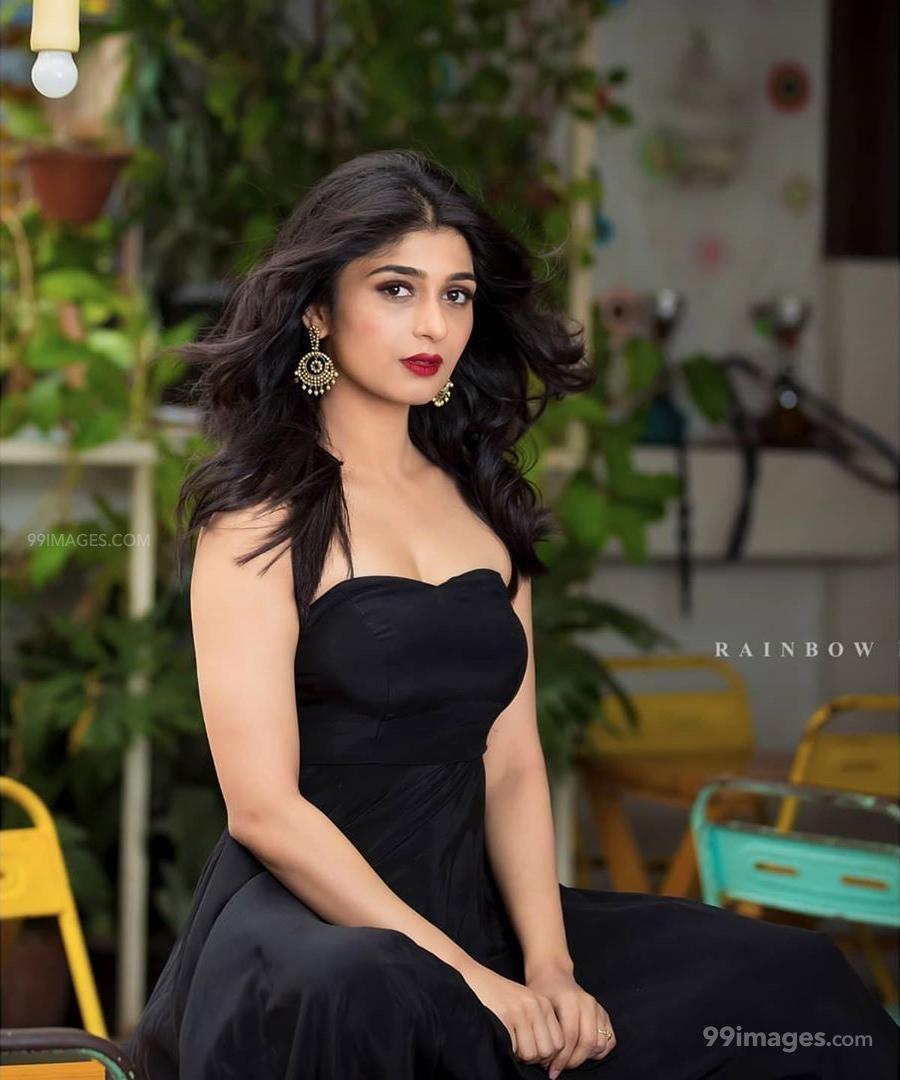 900x1080 Aditi Prabhudeva Latest Hot HD Photo / Wallpaper (1080p) (Instagram / Facebook) (900x1080) (2020)