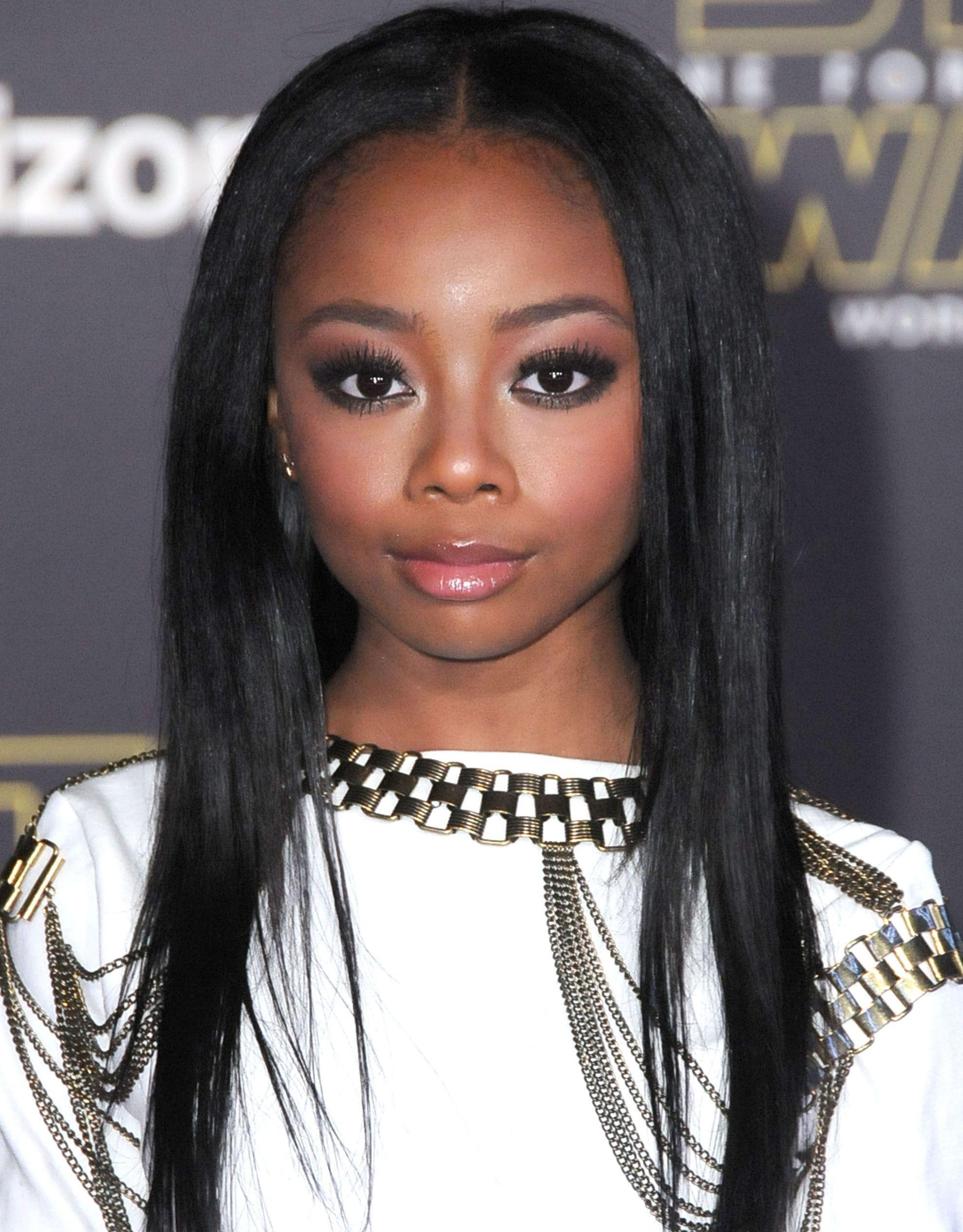 1979x2532 Zuri Ross Wallpaper