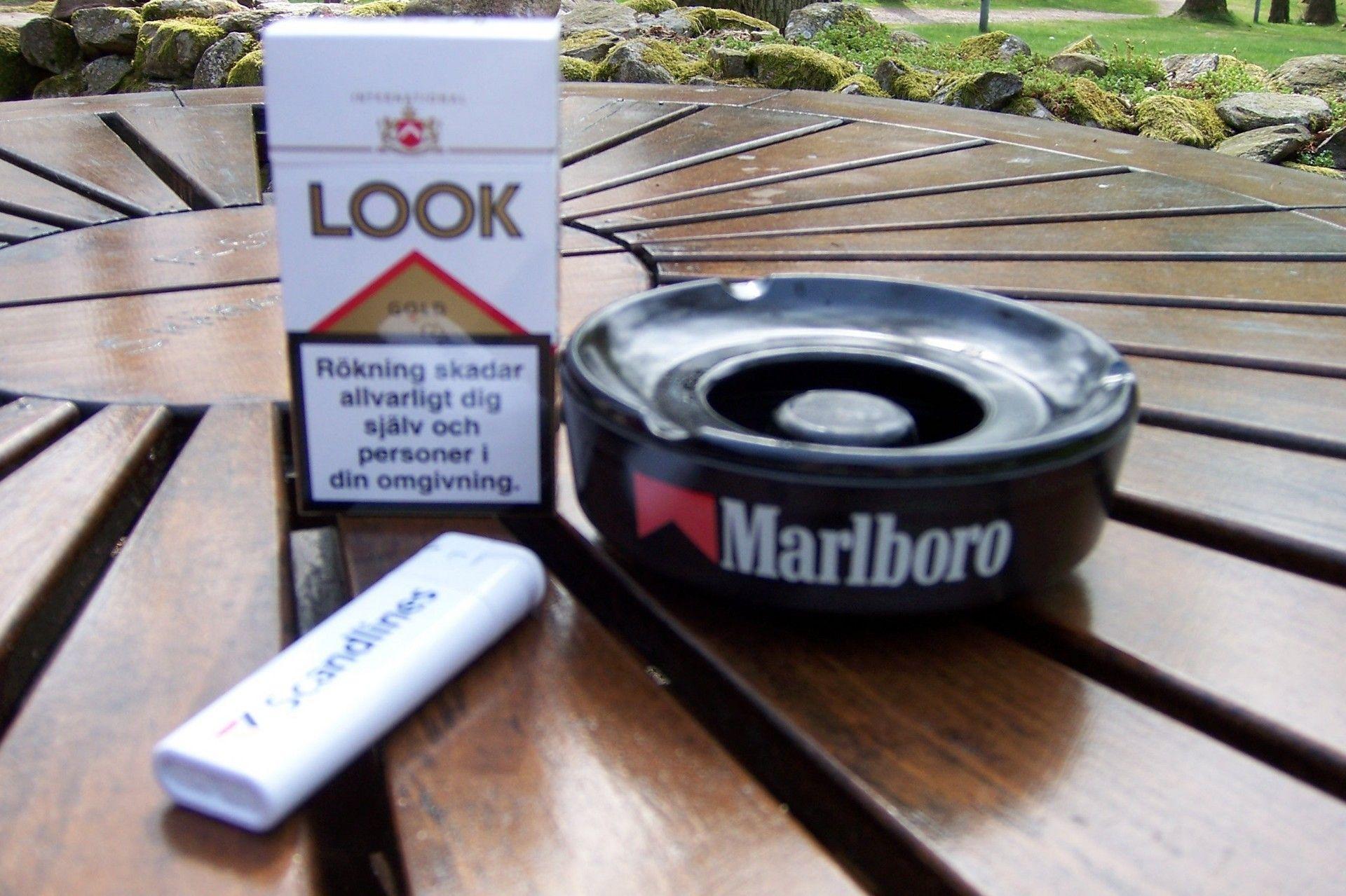 1920x1279 Marlboro & Look Smokers photo
